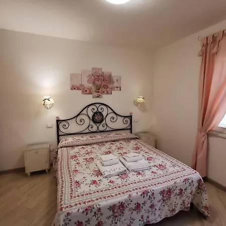 Daire Borgo De' Cenci, Lovely Below The Castel Poppi