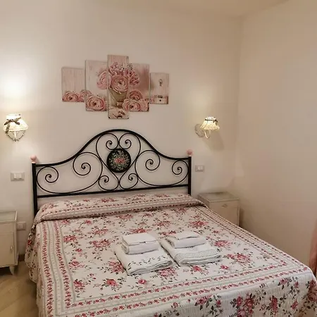 Borgo De' Cenci, Lovely Below The Castel